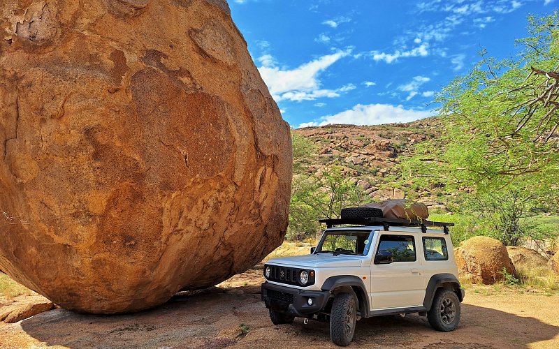 local-travel-namibia-car-rental-boulder-and-jimny-ar-erongo-rocks-start-page