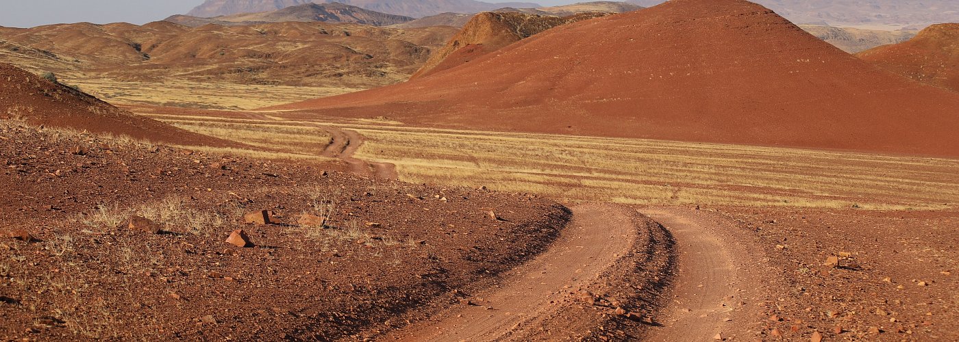 local-travel-namibia-car-rental-damaraland-road